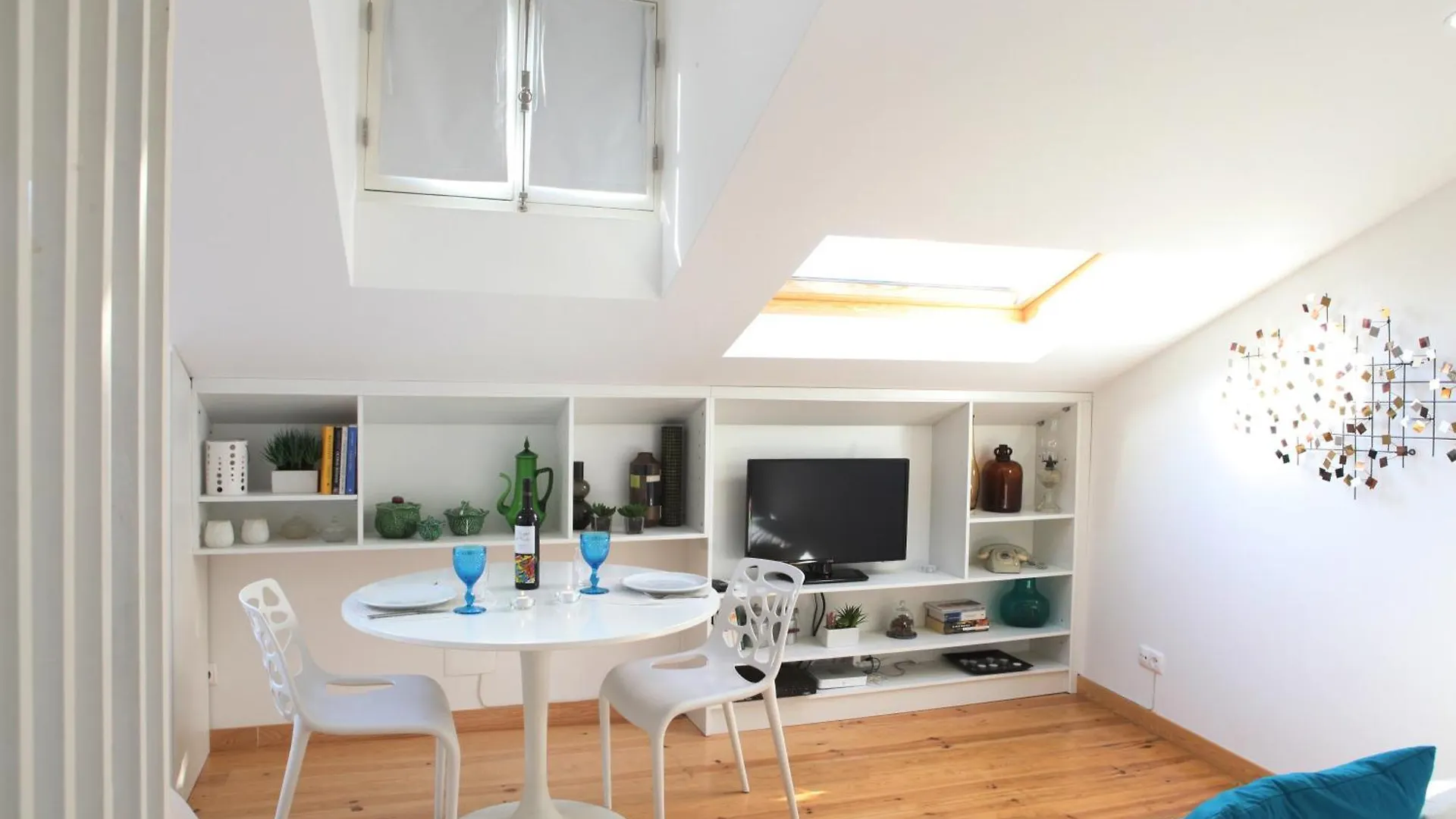Largo Trigueiros Light-Filled Loft Apartment Lisbon Portugal
