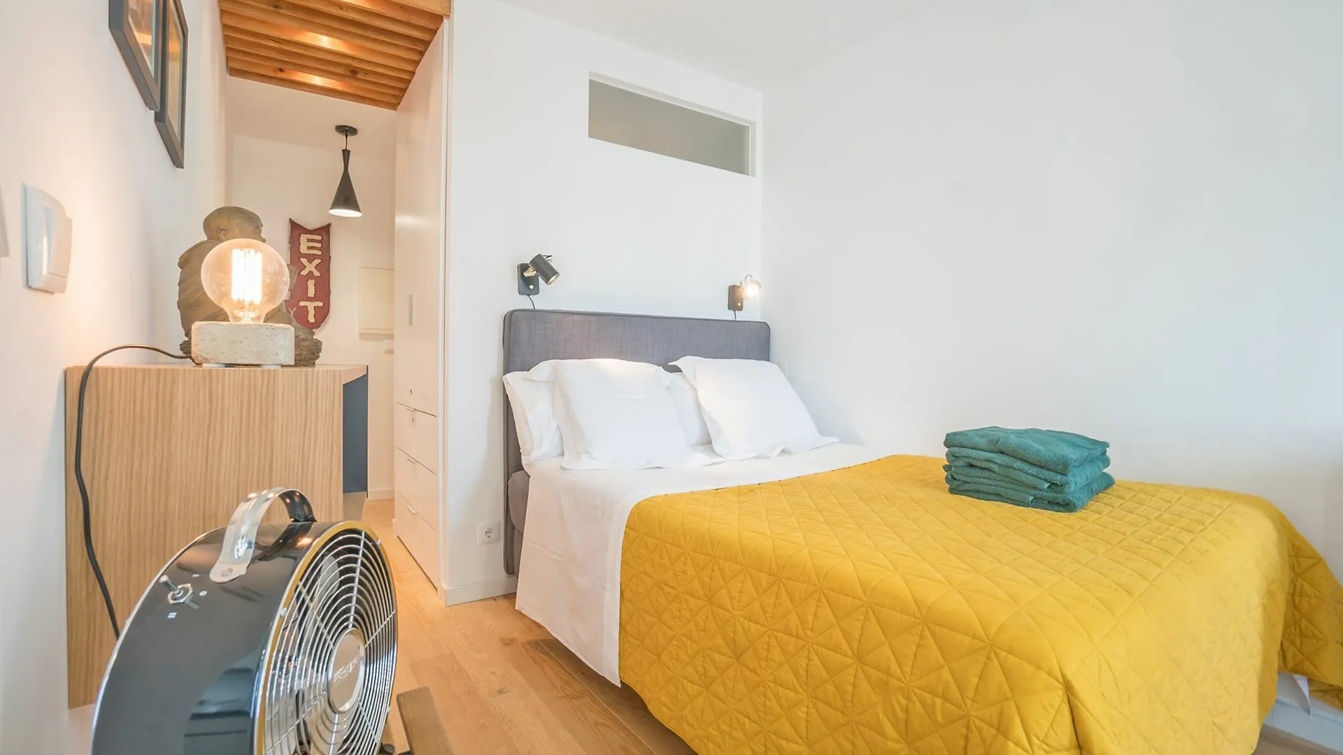 Largo Trigueiros Light-Filled Loft Apartment Lisbon Portugal