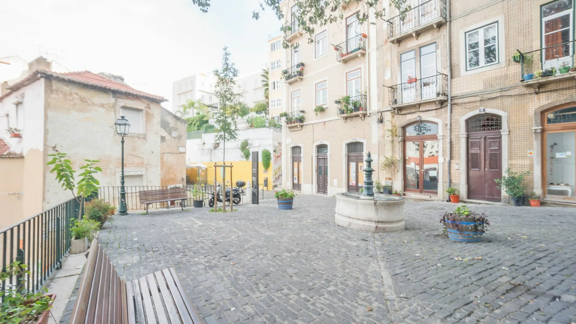 Largo Trigueiros Light-Filled Loft Apartment Lisbon